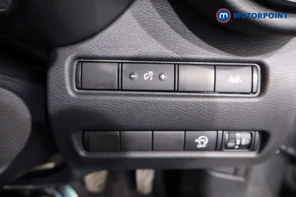 Nissan Juke N-Connecta Manual Petrol SUV - Stock Number (1566107) - 20th supplementary image