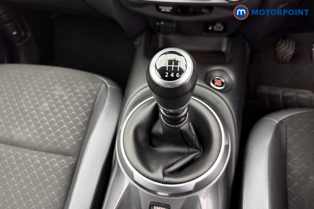 Nissan Juke N-Connecta Manual Petrol SUV - Stock Number (1566112) - 12th supplementary image