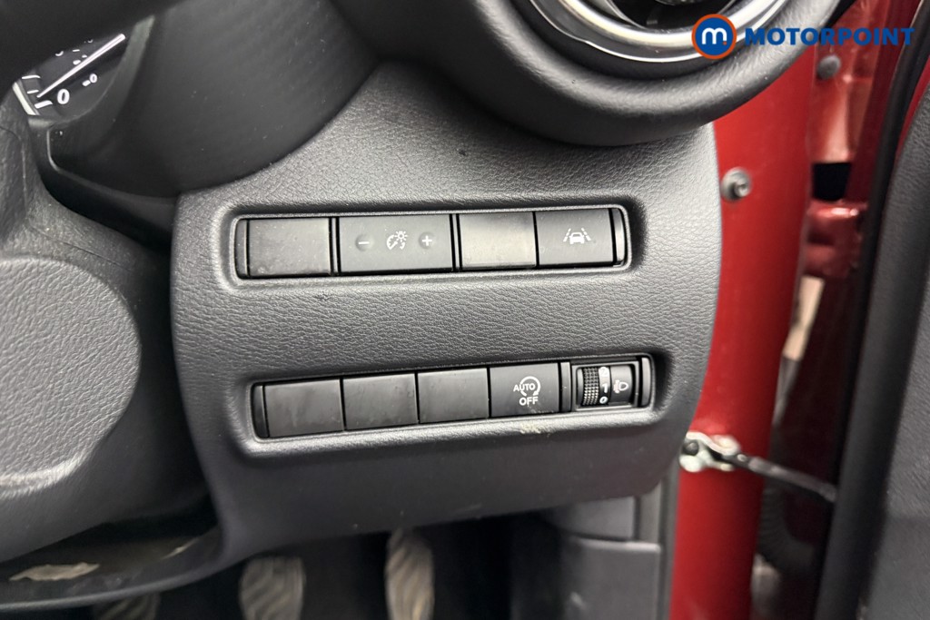 Nissan Juke N-Connecta Manual Petrol SUV - Stock Number (1566112) - 15th supplementary image