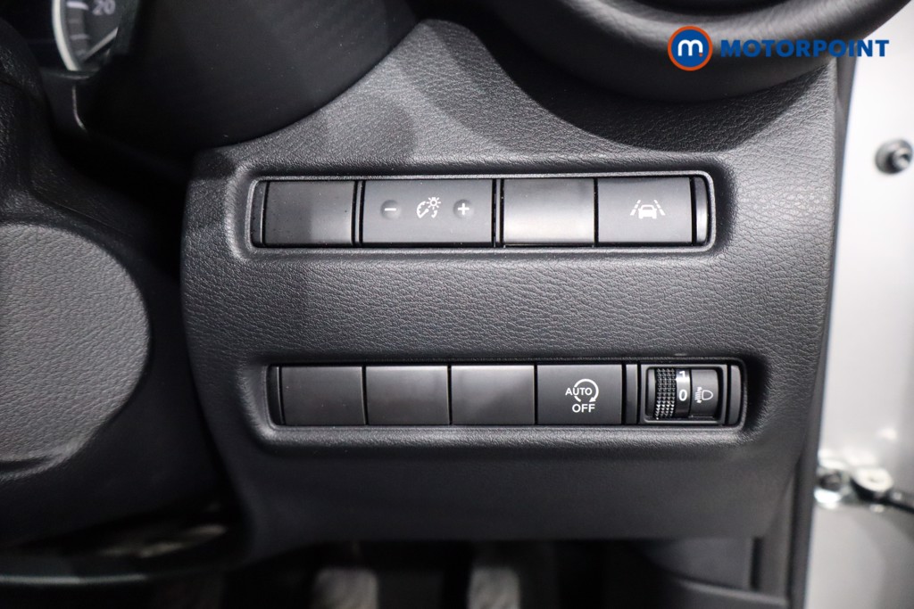 Nissan Juke N-Connecta Manual Petrol SUV - Stock Number (1566131) - 21st supplementary image