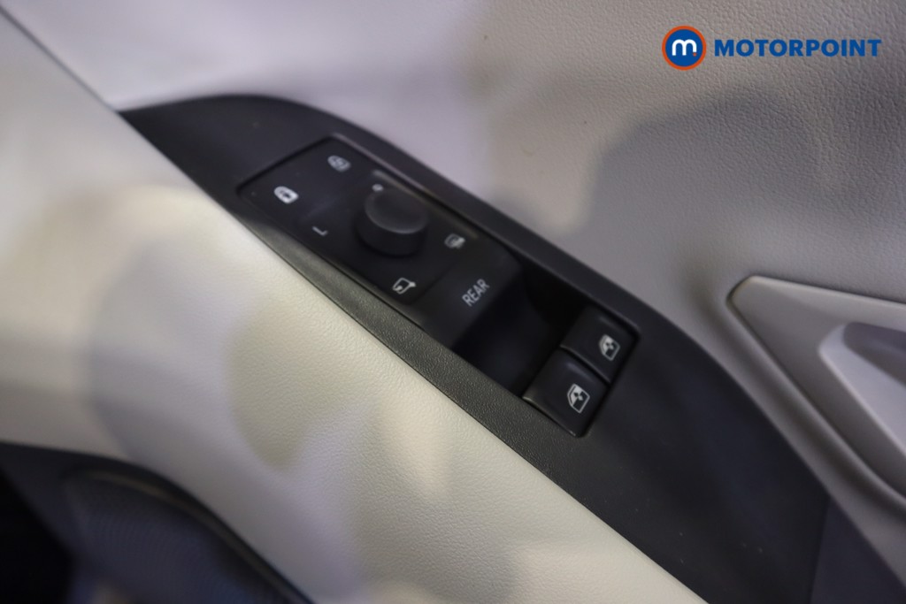 Ford Explorer Select Automatic Electric SUV - Stock Number (1566223) - 9th supplementary image