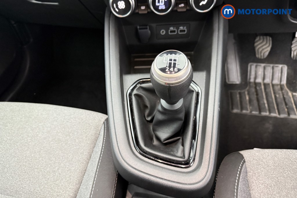 Renault Clio Evolution Manual Petrol Hatchback - Stock Number (1566325) - 11th supplementary image