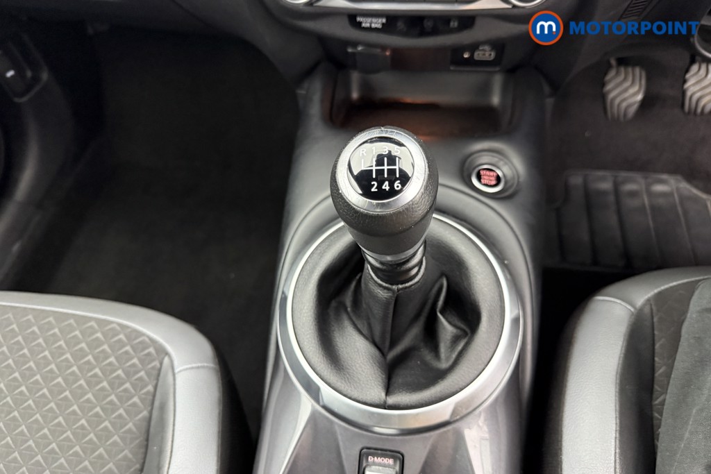 Nissan Juke N-Connecta Manual Petrol SUV - Stock Number (1566983) - 13th supplementary image
