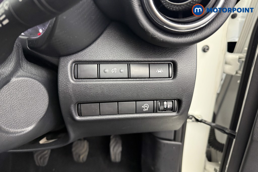 Nissan Juke N-Connecta Manual Petrol SUV - Stock Number (1566983) - 16th supplementary image