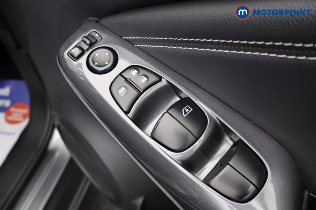 Nissan Juke N-Connecta Manual Petrol SUV - Stock Number (1567170) - 17th supplementary image