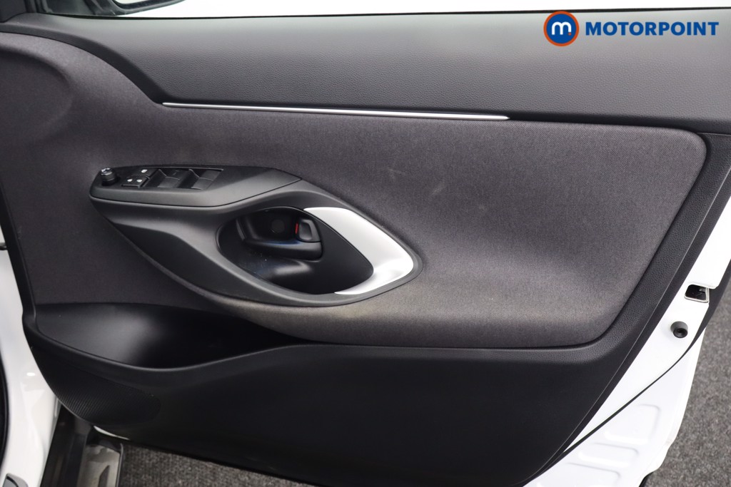Toyota Yaris Cross Design Automatic Petrol-Electric Hybrid Estate - Stock Number (1568426) - 19th supplementary image
