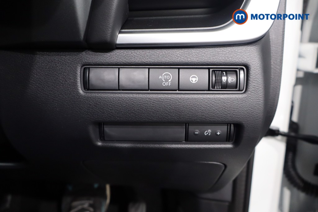 Nissan Qashqai N-Connecta Automatic Petrol SUV - Stock Number (1569607) - 23rd supplementary image