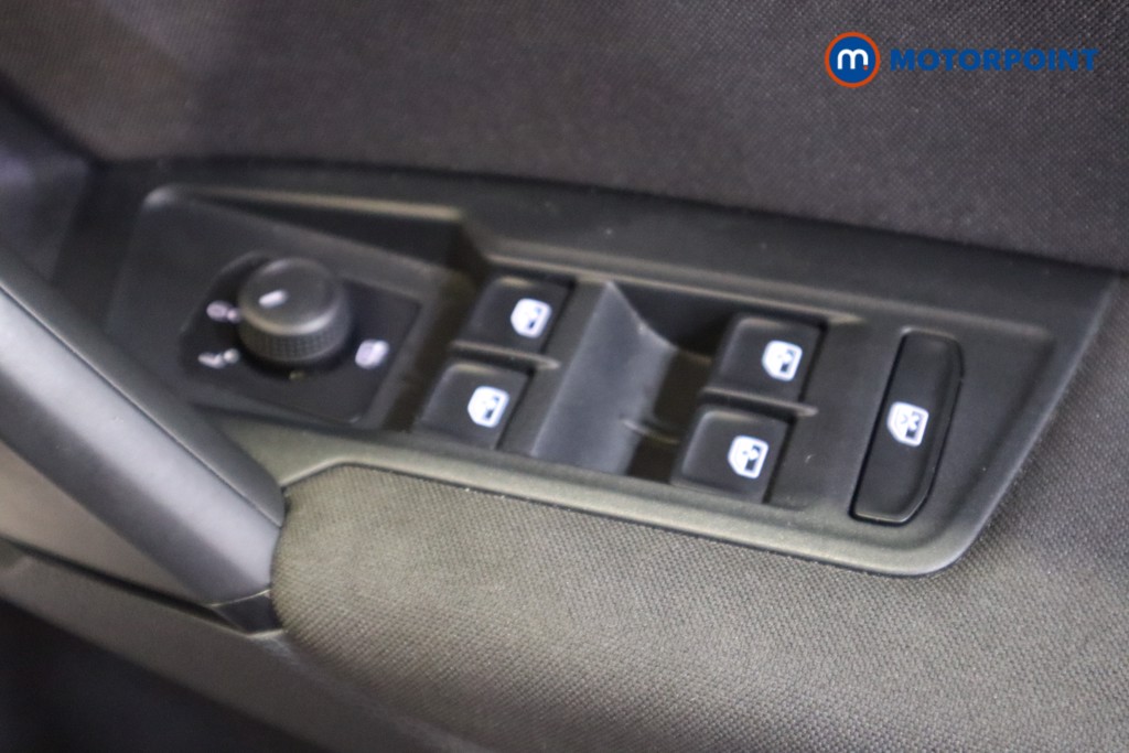 Volkswagen Tiguan Life Manual Petrol SUV - Stock Number (1564570) - 9th supplementary image