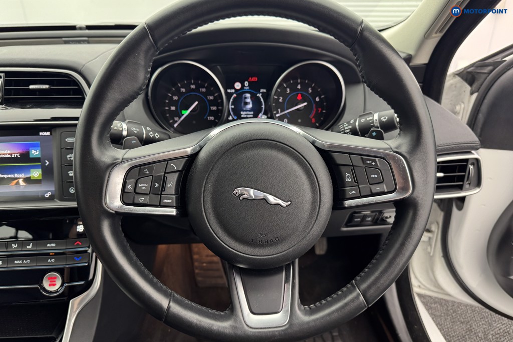 Jaguar XE Portfolio Automatic Petrol Saloon - Stock Number (1564935) - 6th supplementary image