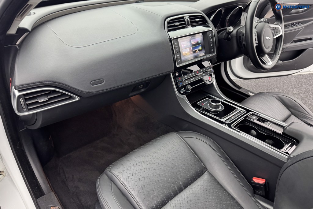 Jaguar XE Portfolio Automatic Petrol Saloon - Stock Number (1564935) - 8th supplementary image