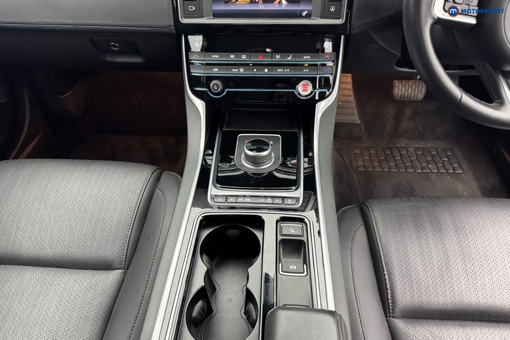 Jaguar XE Portfolio Automatic Petrol Saloon - Stock Number (1564935) - 10th supplementary image