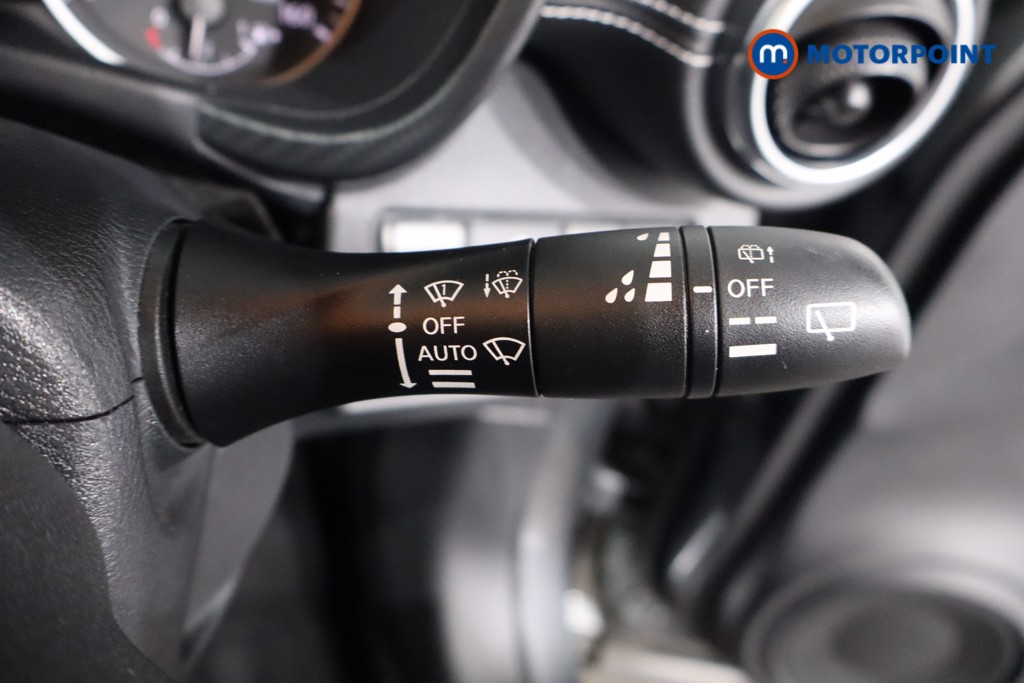 Nissan Juke N-Connecta Automatic Petrol SUV - Stock Number (1564973) - 19th supplementary image