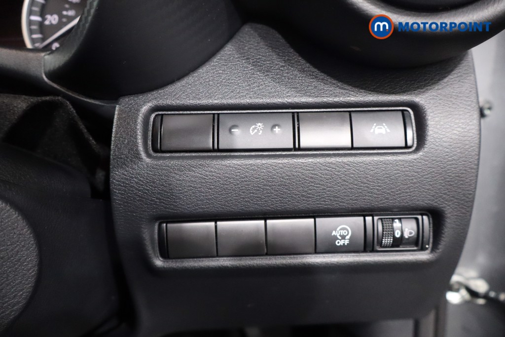 Nissan Juke N-Connecta Automatic Petrol SUV - Stock Number (1564973) - 21st supplementary image