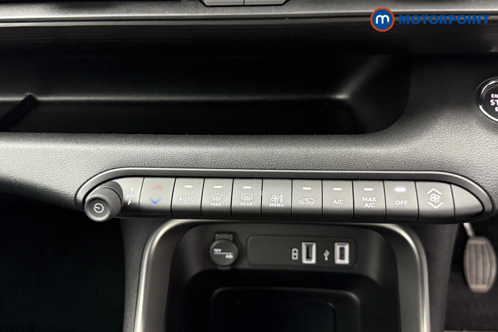 Jeep Avenger Altitude Manual Petrol SUV - Stock Number (1565138) - 8th supplementary image
