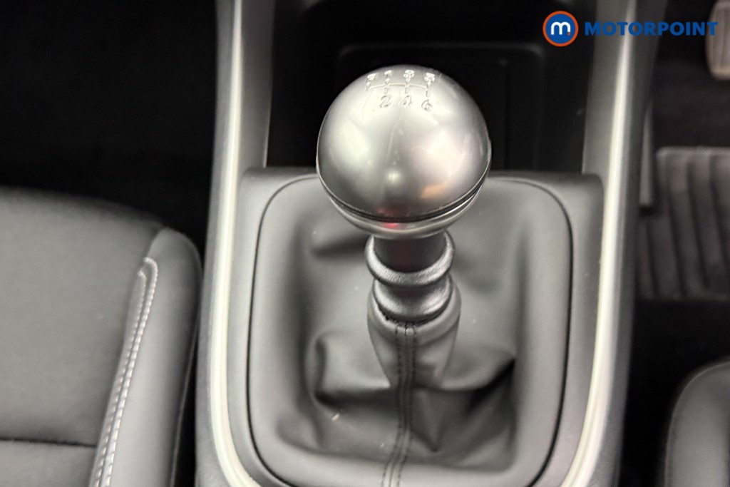 Jeep Avenger Altitude Manual Petrol SUV - Stock Number (1565138) - 9th supplementary image