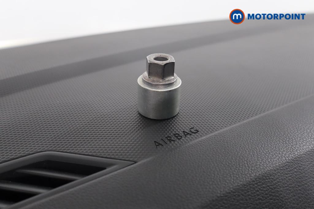 Volkswagen Tiguan R-Line Automatic Petrol SUV - Stock Number (1566055) - 17th supplementary image