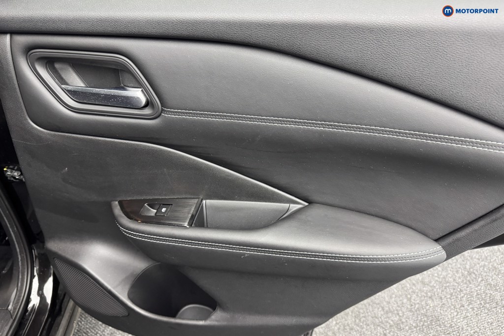 Nissan Qashqai N-Connecta Manual Petrol SUV - Stock Number (1566411) - 25th supplementary image