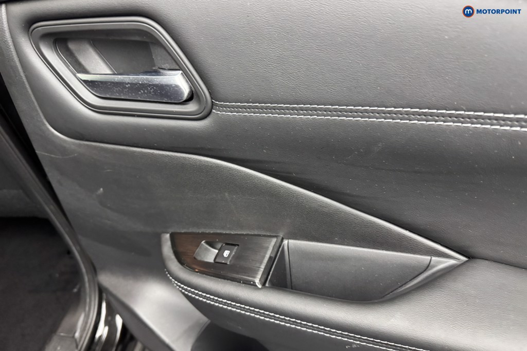 Nissan Qashqai N-Connecta Manual Petrol SUV - Stock Number (1566411) - 26th supplementary image