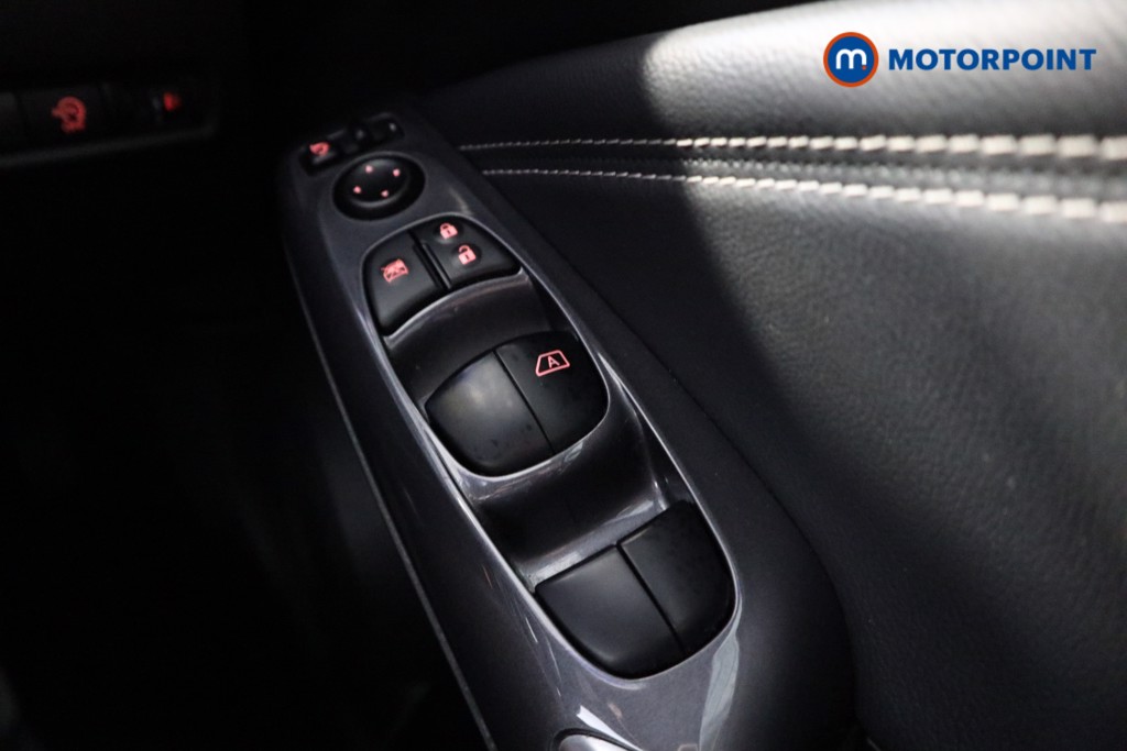 Nissan Juke N-Connecta Manual Petrol SUV - Stock Number (1566954) - 7th supplementary image