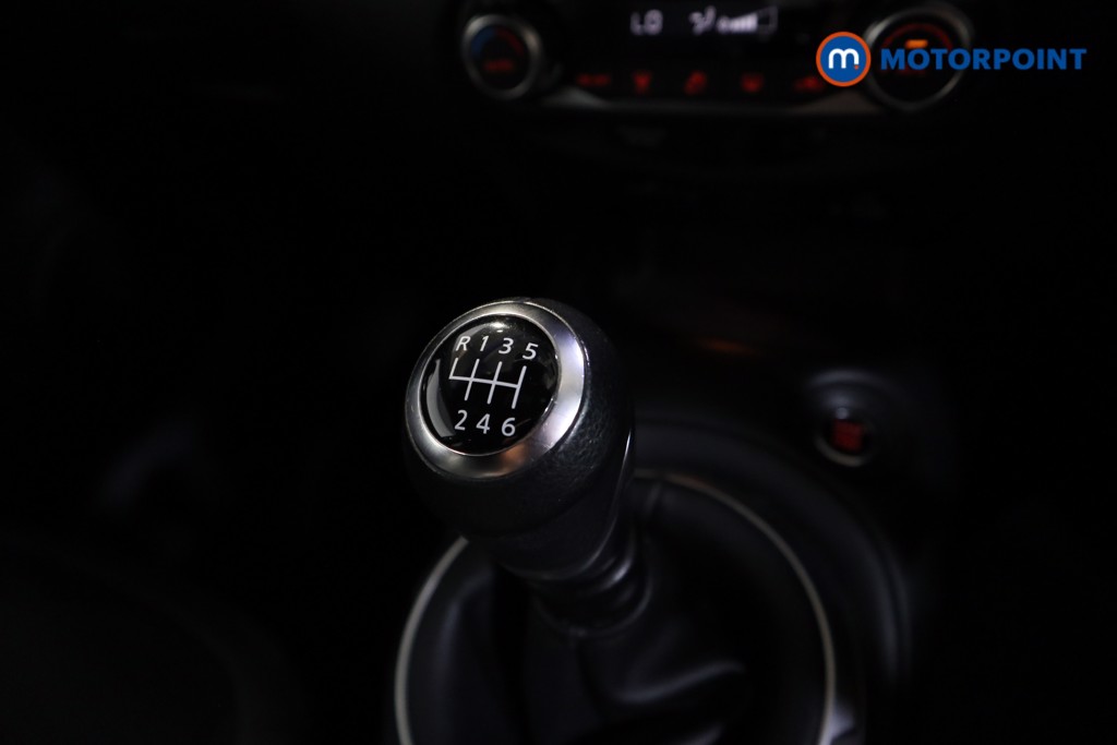 Nissan Juke N-Connecta Manual Petrol SUV - Stock Number (1566954) - 10th supplementary image