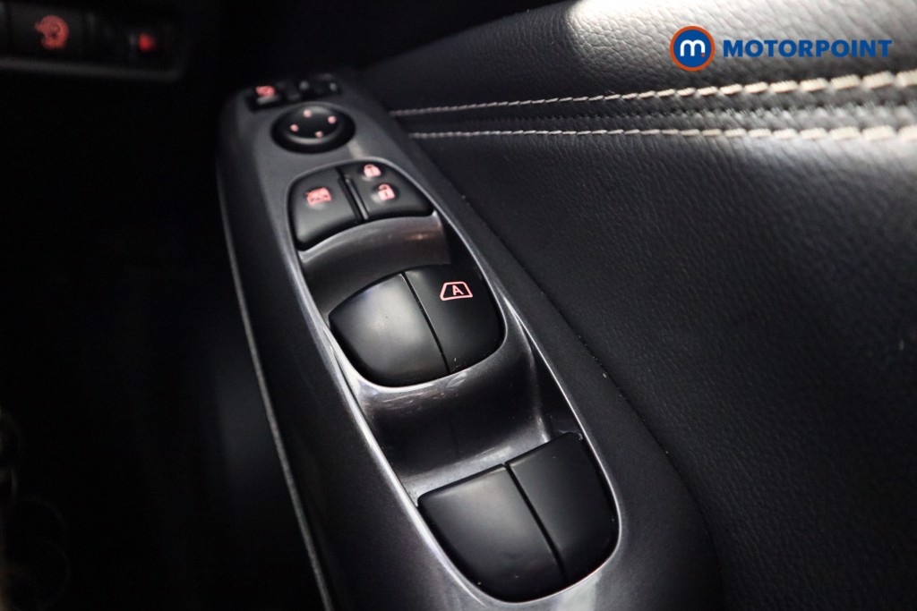 Nissan Juke N-Connecta Manual Petrol SUV - Stock Number (1566960) - 6th supplementary image