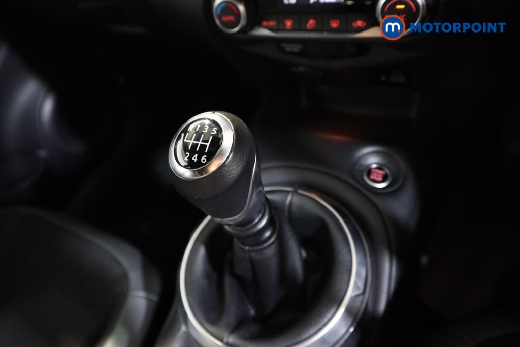 Nissan Juke N-Connecta Manual Petrol SUV - Stock Number (1566960) - 9th supplementary image