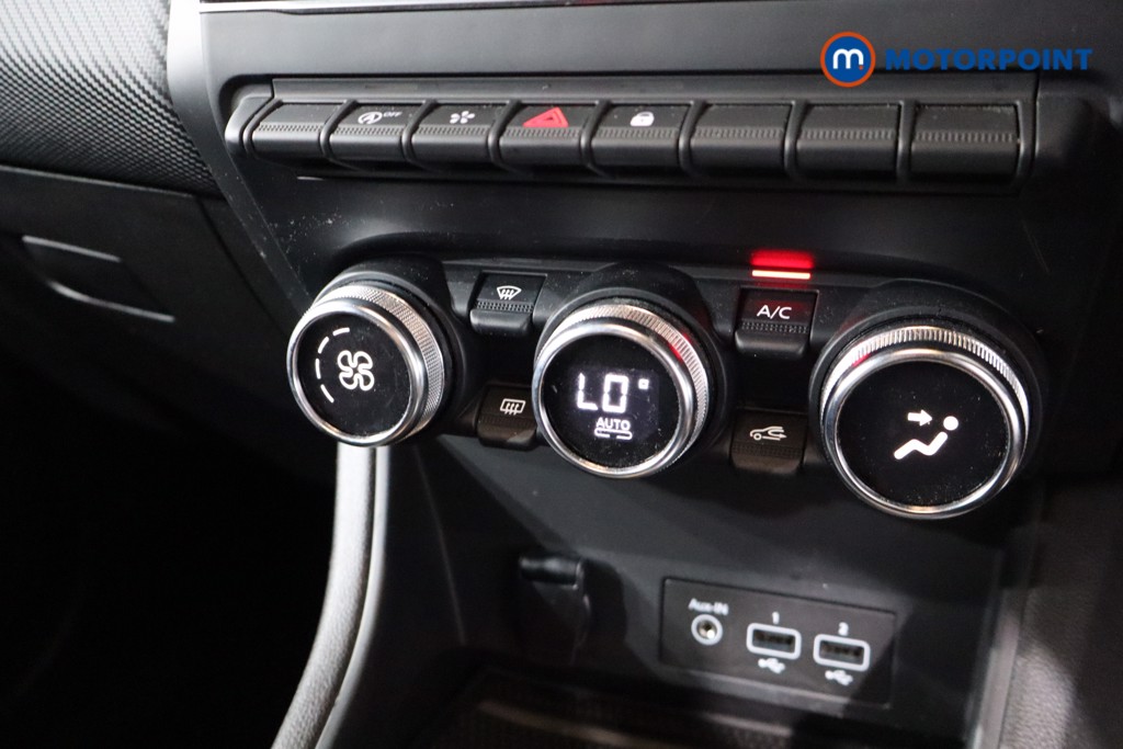 Renault Captur R.S. Line Manual Petrol-Electric Hybrid SUV - Stock Number (1567745) - 14th supplementary image