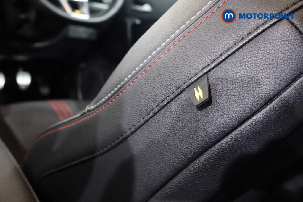 Renault Captur R.S. Line Manual Petrol-Electric Hybrid SUV - Stock Number (1567745) - 24th supplementary image