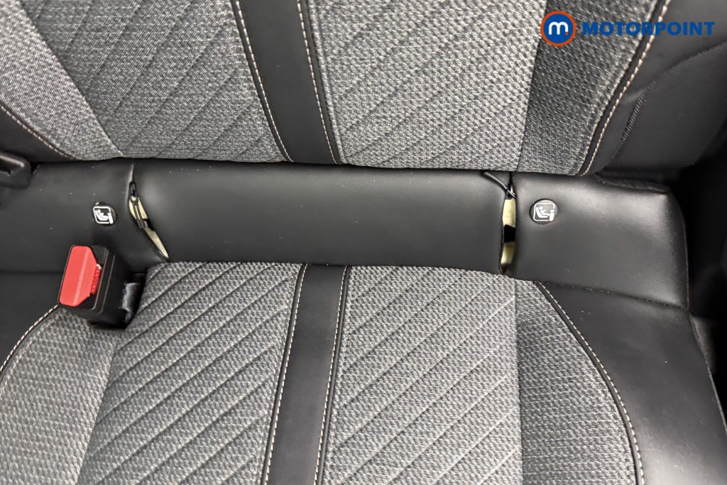 Peugeot 2008 Allure Manual Petrol SUV - Stock Number (1569383) - 21st supplementary image