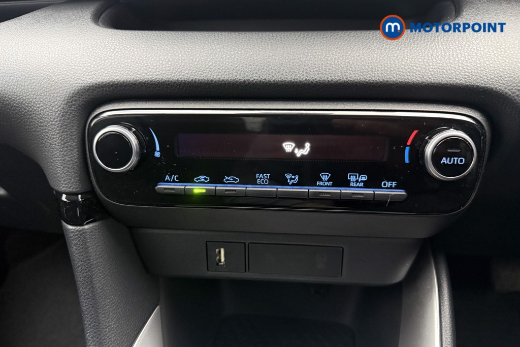 Toyota Yaris Design Automatic Petrol-Electric Hybrid Hatchback - Stock Number (1569552) - 7th supplementary image