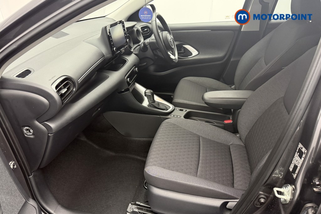 Toyota Yaris Design Automatic Petrol-Electric Hybrid Hatchback - Stock Number (1569552) - 1st supplementary image