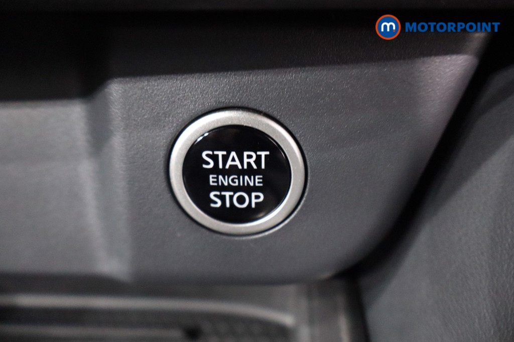 Nissan Qashqai N-Connecta Automatic Petrol SUV - Stock Number (1569602) - 13th supplementary image