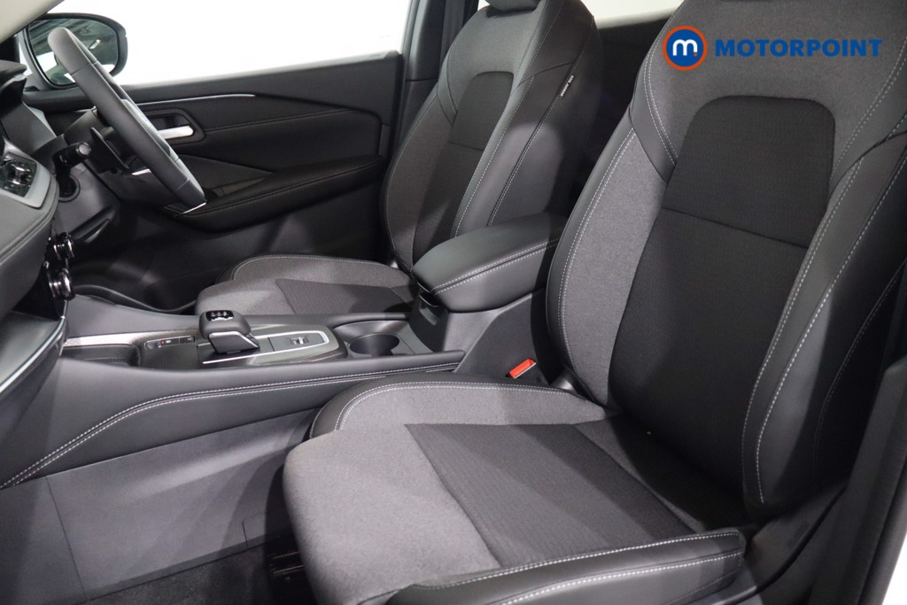 Nissan Qashqai N-Connecta Automatic Petrol SUV - Stock Number (1569606) - 4th supplementary image