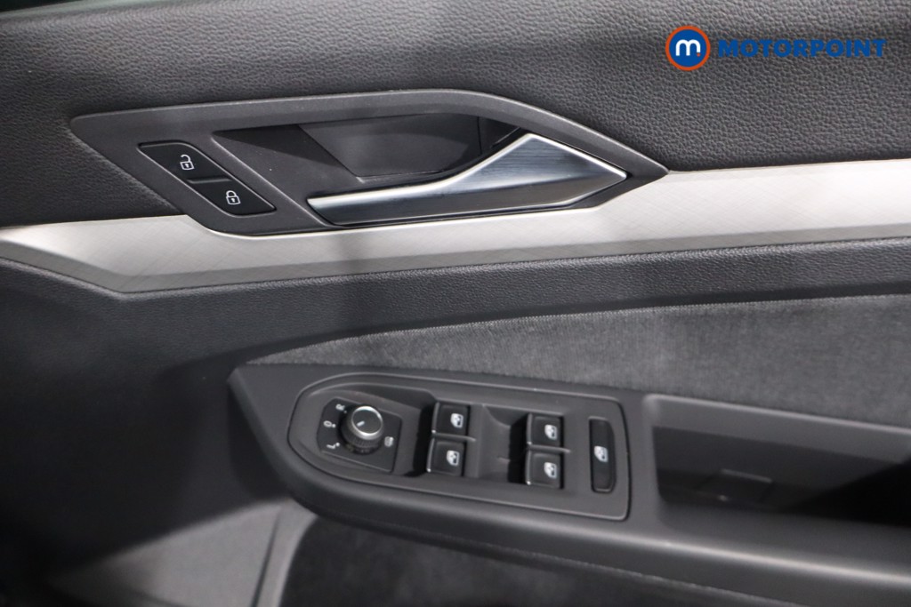 Volkswagen Golf Life Automatic Diesel Hatchback - Stock Number (1536387) - 21st supplementary image
