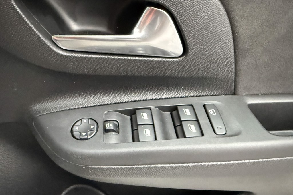 Vauxhall Corsa Ultimate Automatic Petrol Hatchback - Stock Number (1560326) - 16th supplementary image