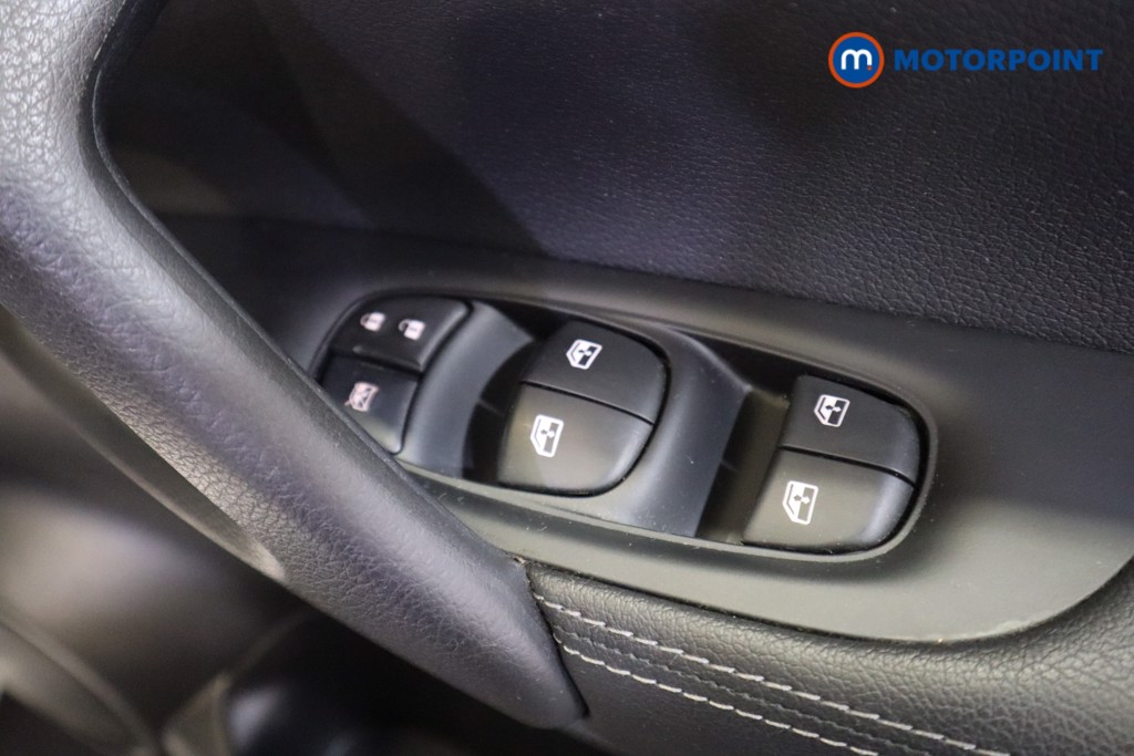 Nissan Qashqai Acenta Premium Manual Petrol SUV - Stock Number (1563355) - 9th supplementary image