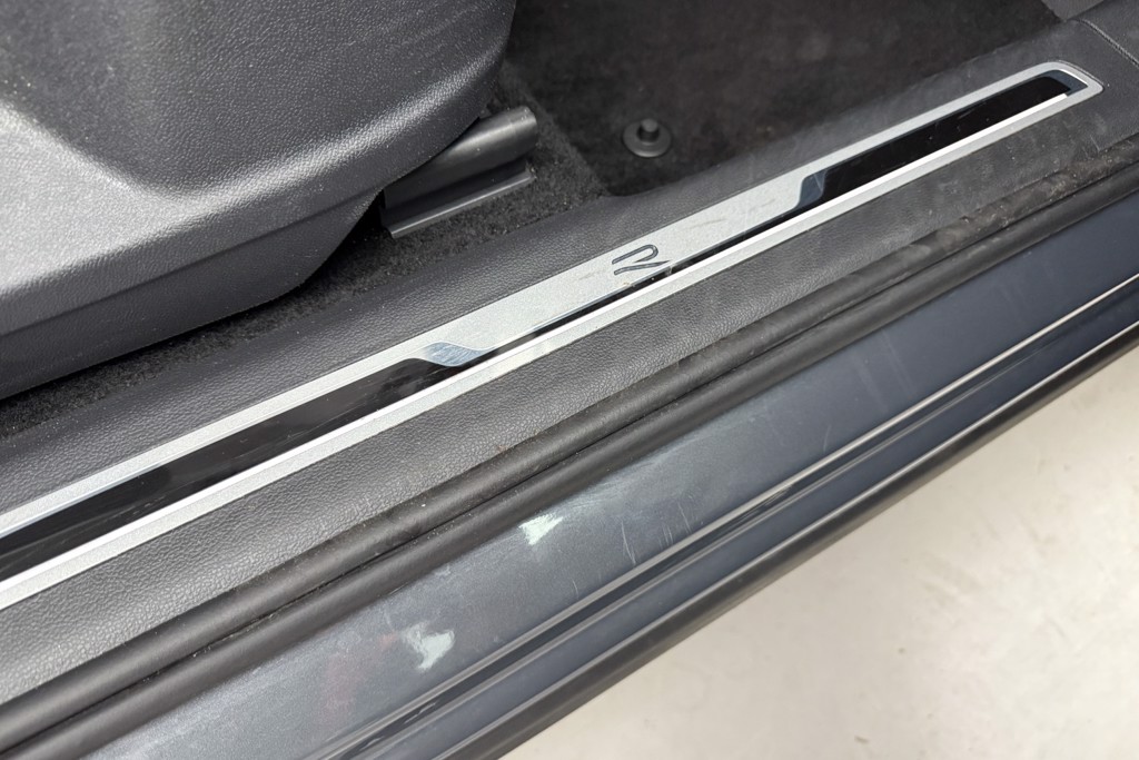 Volkswagen Tiguan Black Edition Automatic Petrol SUV - Stock Number (1563394) - 17th supplementary image