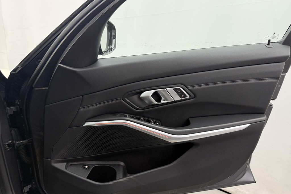 BMW 3 Series M Sport Automatic Petrol Plug-In Hybrid Saloon - Stock Number (1563561) - 21st supplementary image