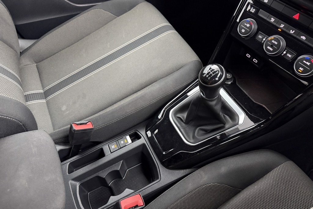 Volkswagen T-Roc Black Edition Manual Petrol SUV - Stock Number (1564659) - 14th supplementary image