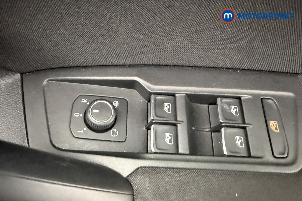 Volkswagen Tiguan Active Manual Petrol SUV - Stock Number (1564936) - 15th supplementary image