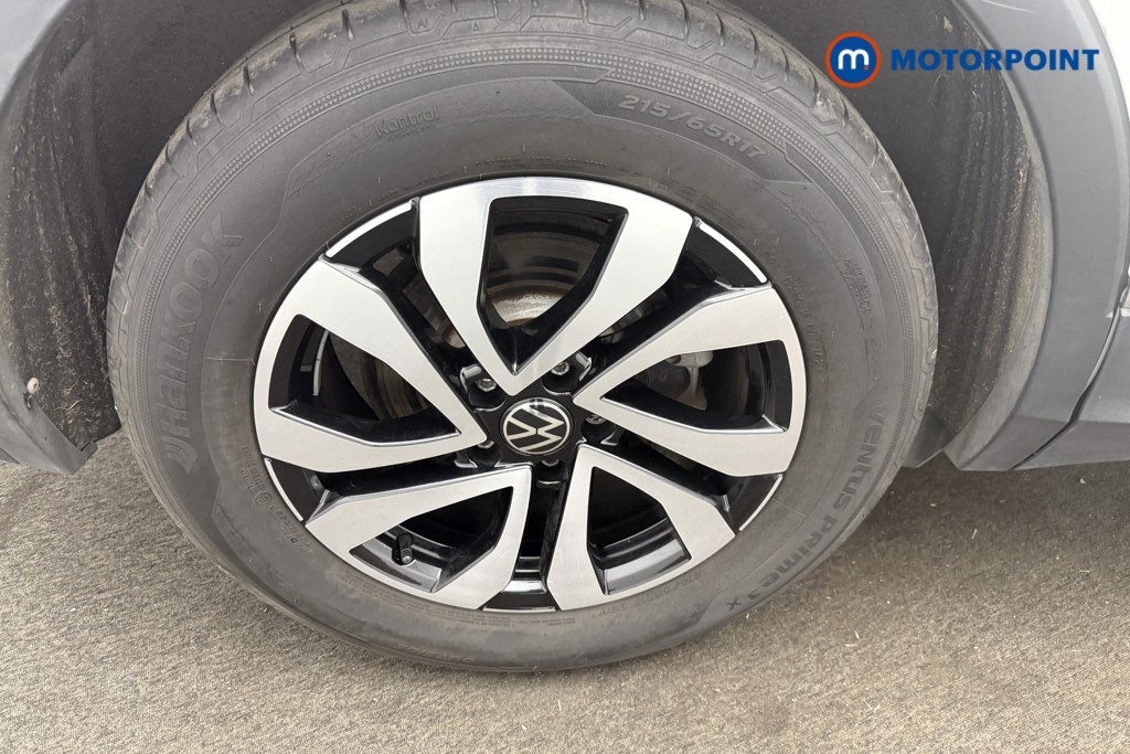 Volkswagen Tiguan Active Manual Petrol SUV - Stock Number (1564936) - 17th supplementary image
