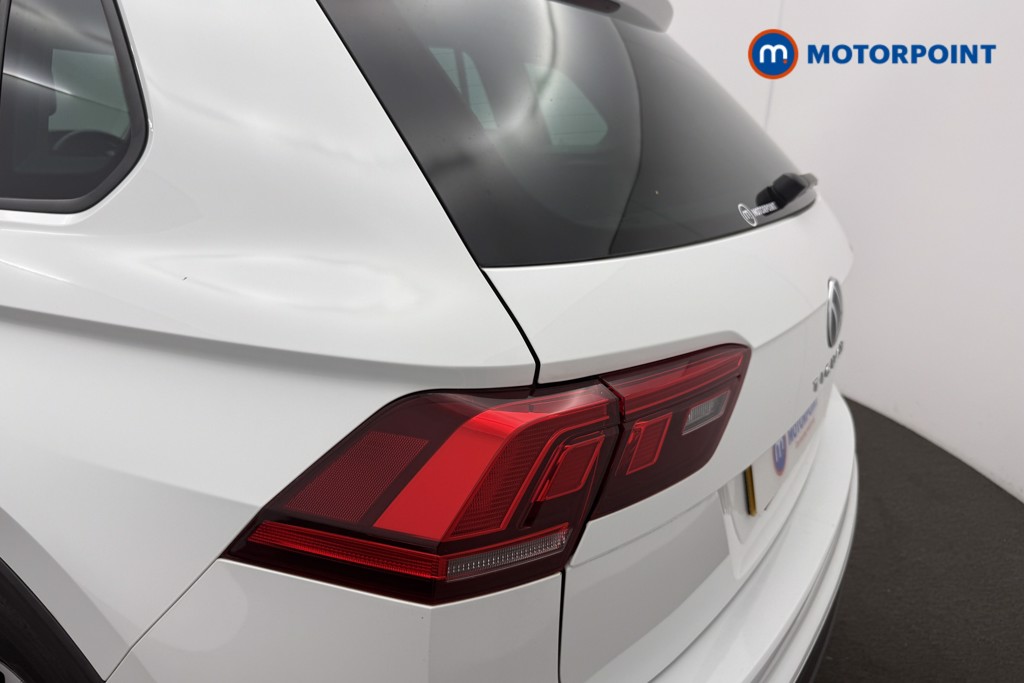 Volkswagen Tiguan Active Manual Petrol SUV - Stock Number (1564936) - 23rd supplementary image
