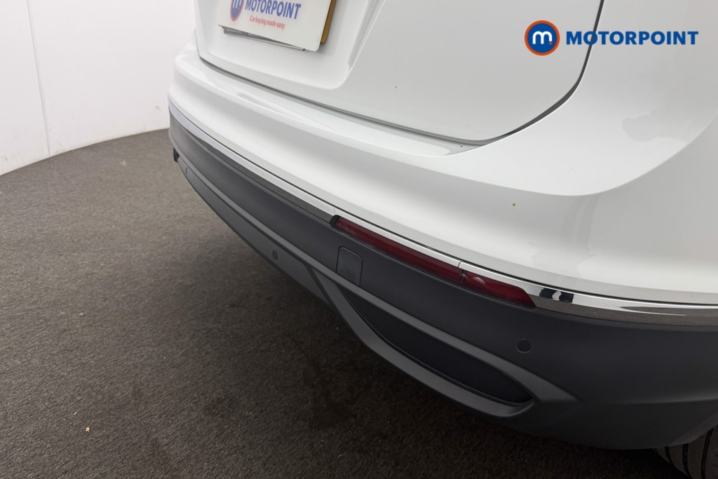 Volkswagen Tiguan Active Manual Petrol SUV - Stock Number (1564936) - 24th supplementary image