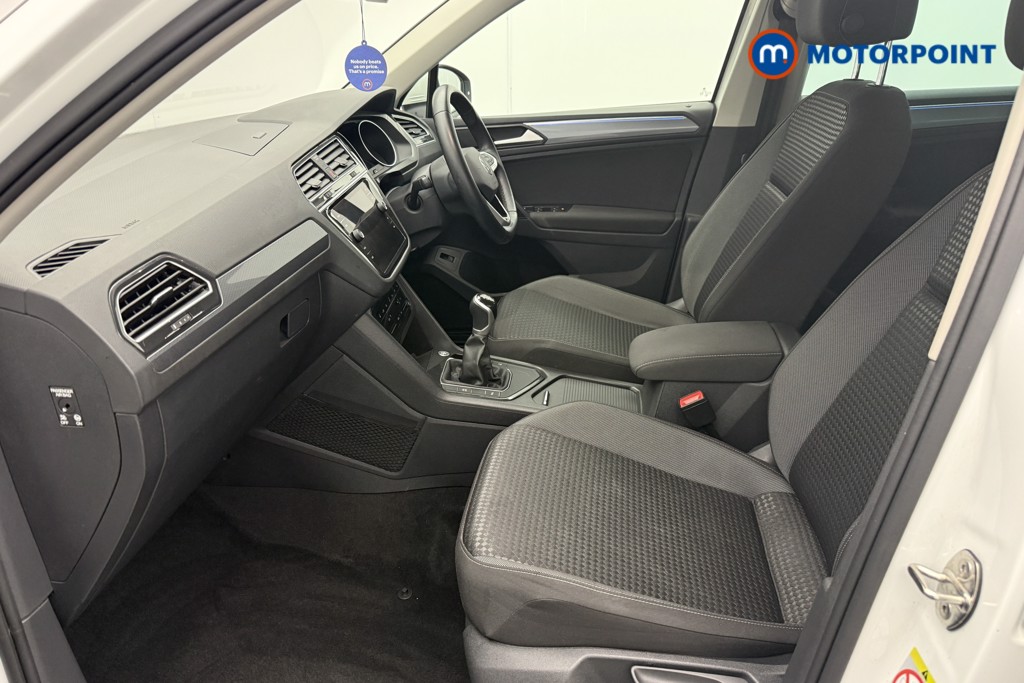 Volkswagen Tiguan Active Manual Petrol SUV - Stock Number (1564936) - 1st supplementary image