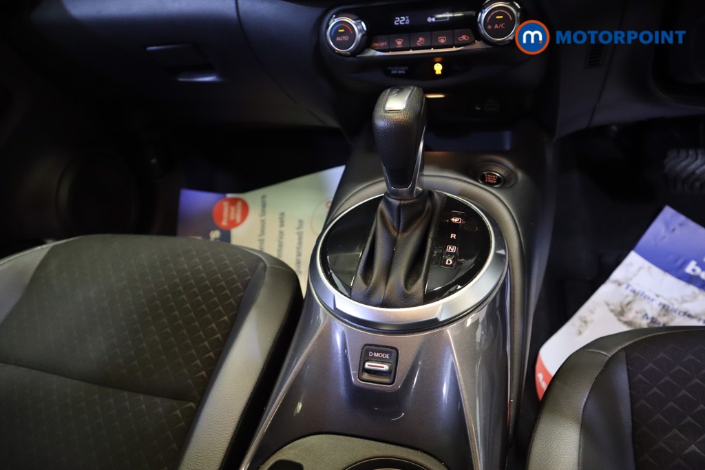 Nissan Juke N-Connecta Automatic Petrol SUV - Stock Number (1564957) - 6th supplementary image