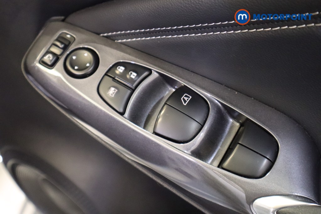 Nissan Juke N-Connecta Automatic Petrol SUV - Stock Number (1564957) - 9th supplementary image