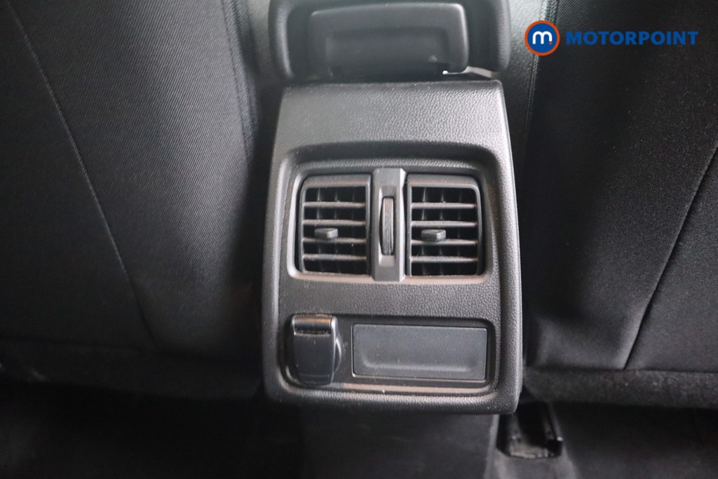 Renault Captur Iconic Manual Petrol SUV - Stock Number (1565276) - 9th supplementary image