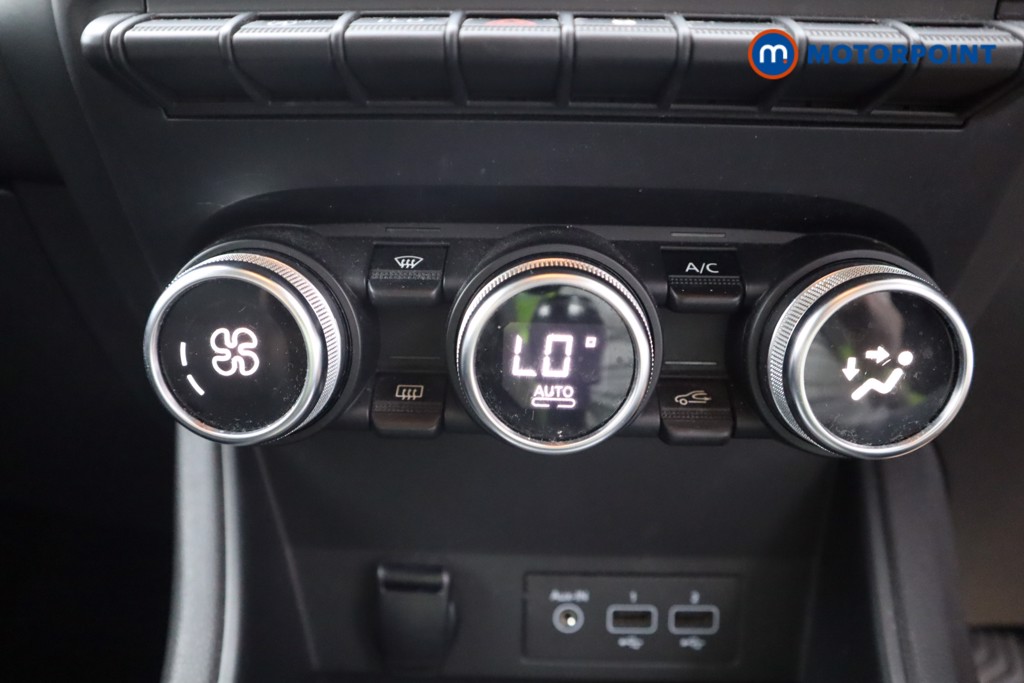 Renault Captur Iconic Manual Petrol SUV - Stock Number (1565276) - 16th supplementary image