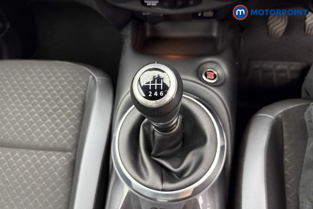 Nissan Juke N-Connecta Manual Petrol SUV - Stock Number (1566089) - 12th supplementary image