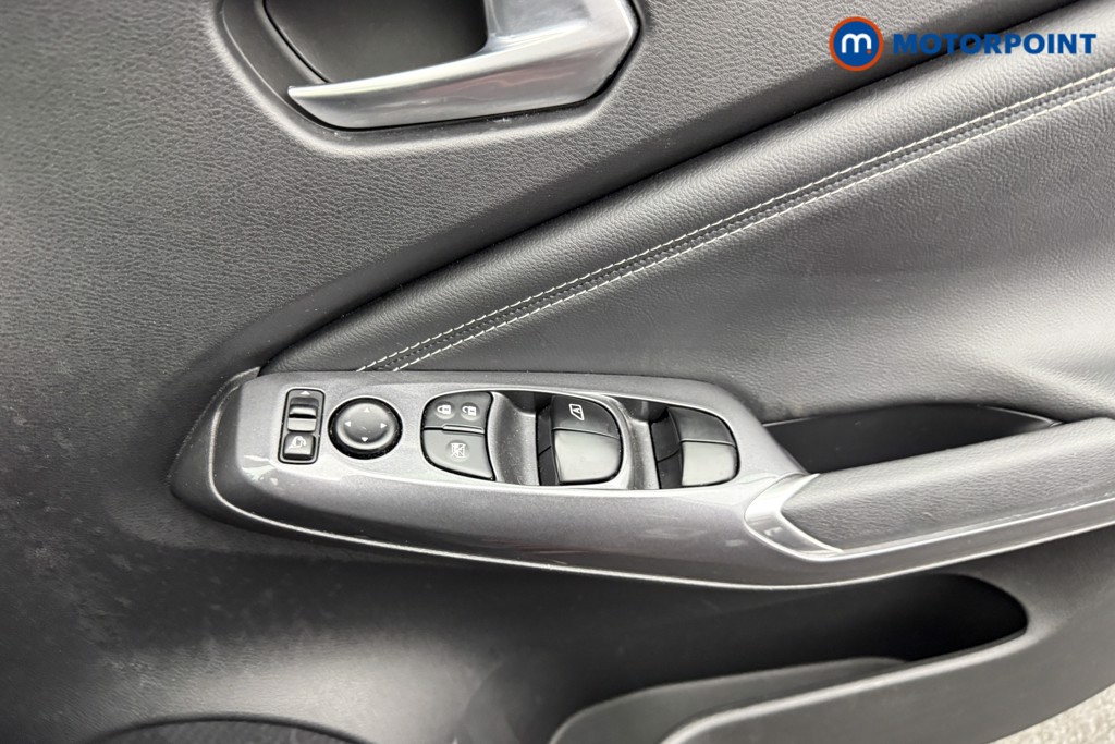 Nissan Juke N-Connecta Manual Petrol SUV - Stock Number (1566089) - 16th supplementary image